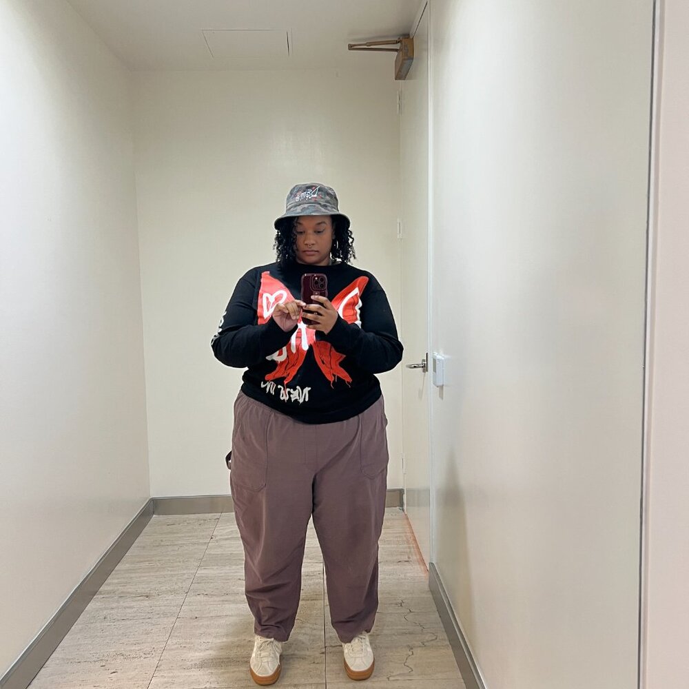 Meet your Posher, Babs - Picture 2 of 2